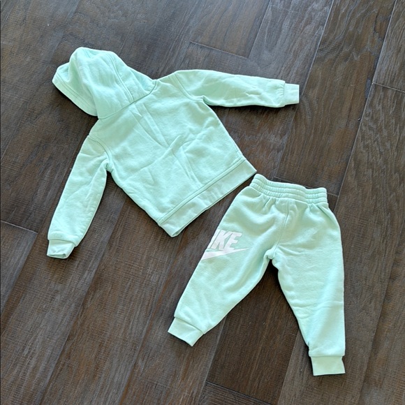 NIKE Club Fleece Hoodie + Pants Set (2T) - Picture 10 of 10
